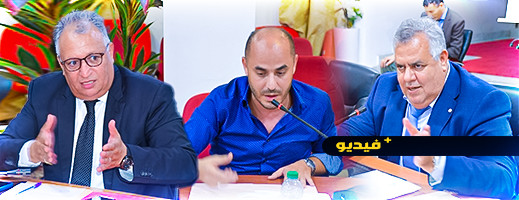 أزواغ: لابد من إيجاد حل لمنع شاحنات الأزبال من المرور داخل المجال الحضري بالناظور أزواغ: لابد من إيجاد حل لمنع شاحنات الأزبال من المرور داخل المجال الحضري بالناظور