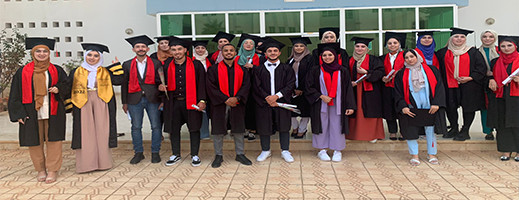 طلبة الدراسات العربية بكلية الناظور يحتفلون بتخرجهم في لقاء بهيج طلبة الدراسات العربية بكلية الناظور يحتفلون بتخرجهم في لقاء بهيج