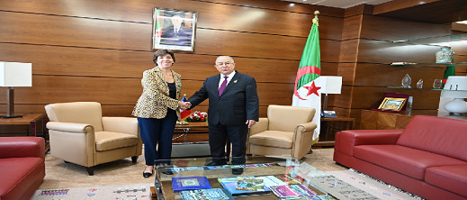 وعود فرنسية للجزائر بخصوص الصحراء المغربية.. تحالف من أجل إطالة الملف وعود فرنسية للجزائر بخصوص الصحراء المغربية.. تحالف من أجل إطالة الملف