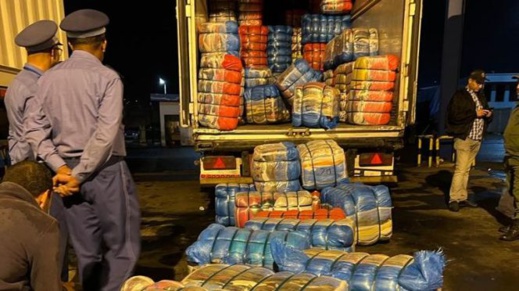 جمارك بني أنصار تحجز كمية من الملابس المستعملة المهربة من إسبانيا جمارك بني أنصار تحجز كمية من الملابس المستعملة المهربة من إسبانيا