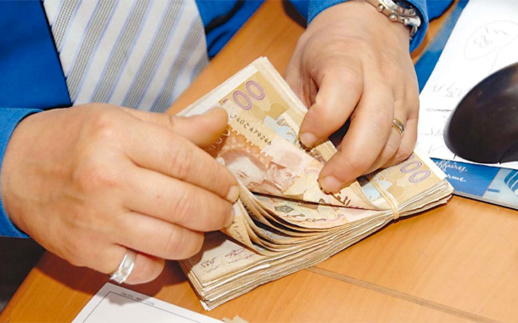 الحكومة تقرر الزيادة في أجور هذه الفئة من الموظفين الحكومة تقرر الزيادة في أجور هذه الفئة من الموظفين