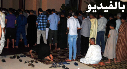 المئات يتوافدون يوميا على المسجد الكبير بكرونة لأداء صلاة العشاء والتراويح المئات يتوافدون يوميا على المسجد الكبير بكرونة لأداء صلاة العشاء والتراويح