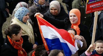 هولندا تطبق قانونا يخفض التعويض بالنسبة للمغاربة