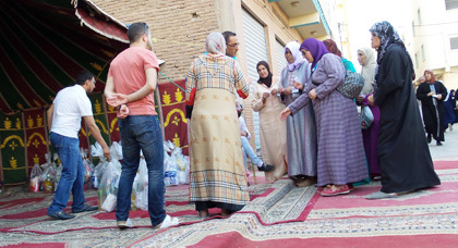 أزيد من 140 عائلة تستفيد من قُفّة "قافلة الخير" الرمضانية بحي لَعْرَاصِي بالناظور أزيد من 140 عائلة تستفيد من قُفّة "قافلة الخير" الرمضانية بحي لَعْرَاصِي بالناظور