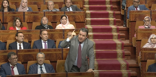 بعد الخطاب الملكي الإفتتاحي.. برلماني لزميله: مالك تاتحنقز علينا بعد الخطاب الملكي الإفتتاحي.. برلماني لزميله: مالك تاتحنقز علينا