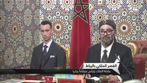 جلالة الملك مرفوقا بولي العهد يترأس مجلسا وزاريا جلالة الملك مرفوقا بولي العهد يترأس مجلسا وزاريا