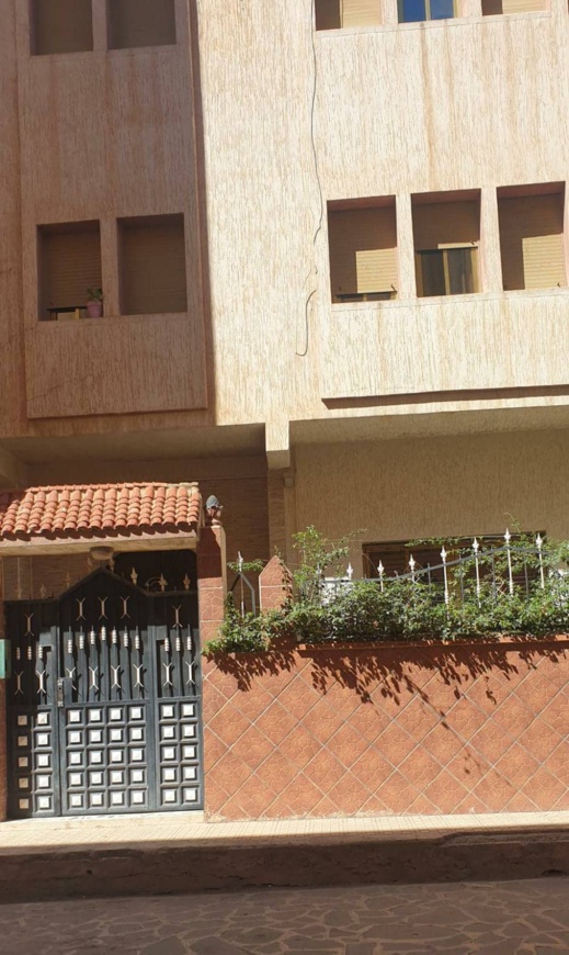 فرصة.. منزل محفظ بطابقين وواجهتين وسط الناظور بثمن مناسب فرصة.. منزل محفظ بطابقين وواجهتين وسط الناظور بثمن مناسب