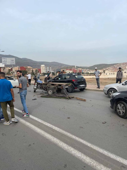 خسائر مادية وإصابة خطيرة جراء اصطدام سيارة "بتريبورتور" بترقاع خسائر مادية وإصابة خطيرة جراء اصطدام سيارة "بتريبورتور" بترقاع
