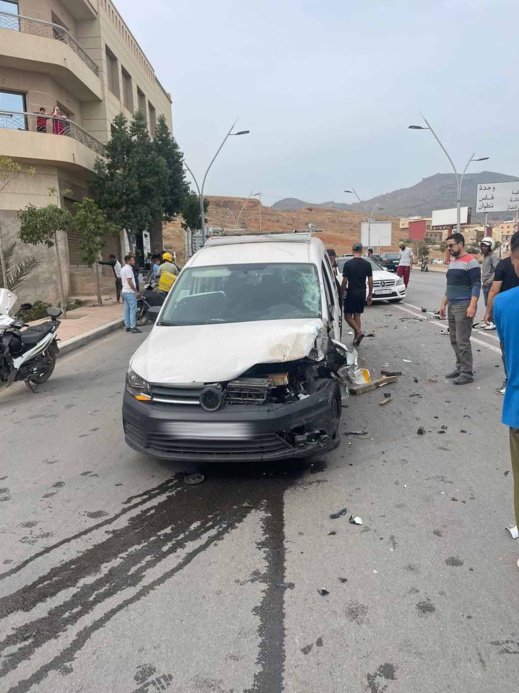 خسائر مادية وإصابة خطيرة جراء اصطدام سيارة "بتريبورتور" بترقاع 