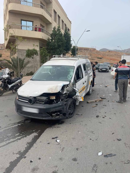 خسائر مادية وإصابة خطيرة جراء اصطدام سيارة "بتريبورتور" بترقاع 