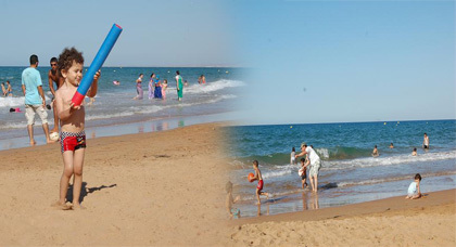 رغم الصيام.. مصطافون يقتحمون شاطئ قرية أركمان في عز ارتفاع درجة الحرارة رغم الصيام.. مصطافون يقتحمون شاطئ قرية أركمان في عز ارتفاع درجة الحرارة