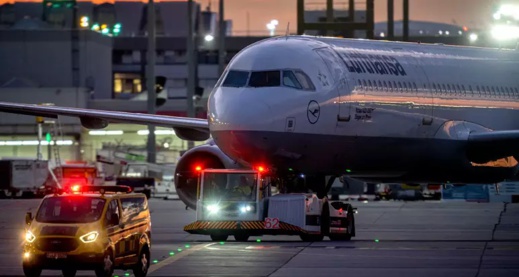 اكتشاف جثة في الهيكل السفلي لطائرة نزلت بمطار فرانكفورت اكتشاف جثة في الهيكل السفلي لطائرة نزلت بمطار فرانكفورت