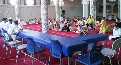 إسباني يعتنق الإسلام بمسجد حمزة بعد اللقاء التواصلي الذي نظمه المجلس العلمي المحلـي بمليلية