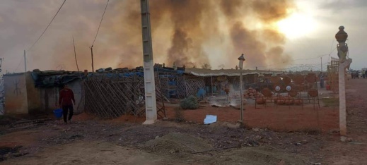  صور.. اندلاع حريق بورشة لصناعة القصب ضواحي مدينة العروي