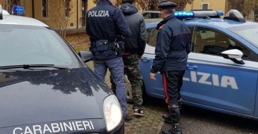 الحكم على مغربيين ضبطا يمارسان الرذيلة في حديقة بإيطاليا ب 20 ألف أورو 