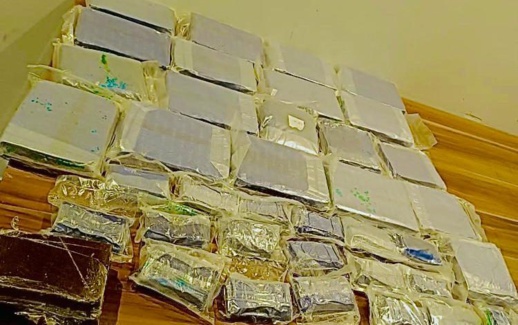 الأمن يجهض محاولة لتهريب 19 كلغ ونصف من "الشيرا" الأمن يجهض محاولة لتهريب 19 كلغ ونصف من "الشيرا"