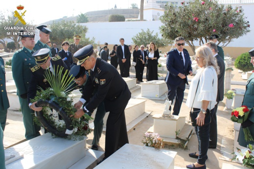 صابرينا موح تكرم جنديا قتله مدفع المقاومة الريفية بتافرسيت صابرينا موح تكرم جنديا قتله مدفع المقاومة الريفية بتافرسيت