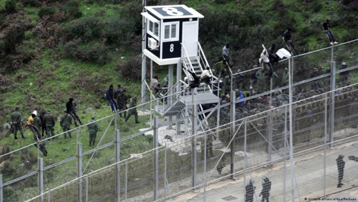 إحباط هجوم جماعي على السياج الحدودي وتوقيف 300 مهاجر غير نظامي إحباط هجوم جماعي على السياج الحدودي وتوقيف 300 مهاجر غير نظامي