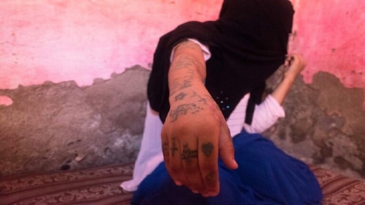 القضاء يخفض عقوبة متهمين في قضية "فتاة الوشم" القضاء يخفض عقوبة متهمين في قضية "فتاة الوشم"