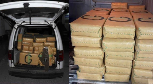 الأمن يعتقل شخصين من ذوي السوابق ويحجز طنا من المخدرات الأمن يعتقل شخصين من ذوي السوابق ويحجز طنا من المخدرات