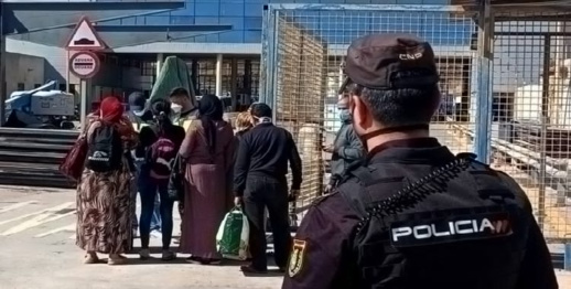 تشديد اسباني مفاجئ لإجراءات عبور العاملات المغربيات يخنق المعبر الحدودي