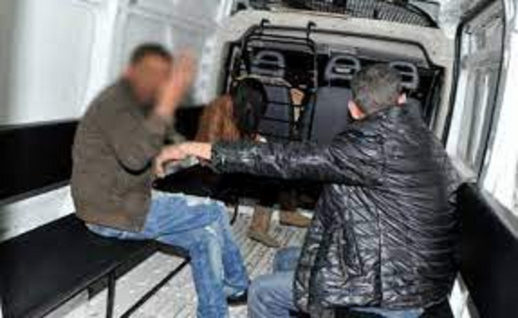 تورط في اختطاف فتاتين واحتجازهما والاعتداء عليهما.. 3 سنوات حبسا لسائق طاكسي تورط في اختطاف فتاتين واحتجازهما والاعتداء عليهما.. 3 سنوات حبسا لسائق طاكسي