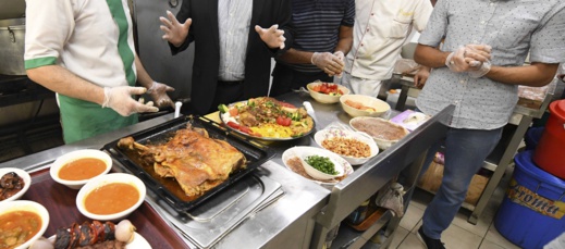 لص محترف ينصب على مطاعم ومحلات الأكلات الخفيفة بالناظور لص محترف ينصب على مطاعم ومحلات الأكلات الخفيفة بالناظور