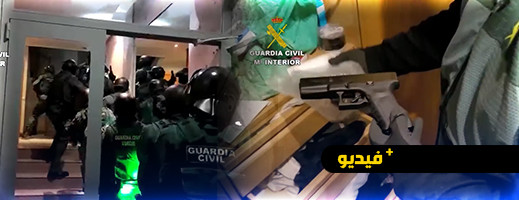 فيديو.. حجز كميات من الهيروين والكوكايين وأسلحة في مداهمات أمنية بإسبانيا فيديو.. حجز كميات من الهيروين والكوكايين وأسلحة في مداهمات أمنية بإسبانيا