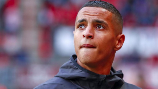 الأمن الهولندي يعتقل اللاعب المغربي إحتارين بتهمة "التهديد" الأمن الهولندي يعتقل اللاعب المغربي إحتارين بتهمة "التهديد"