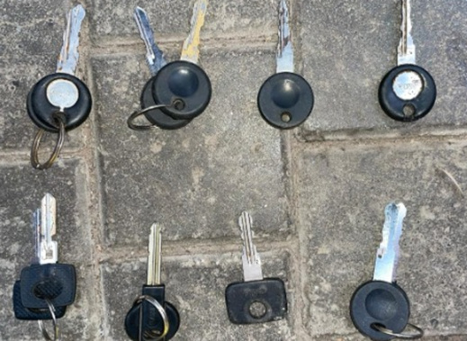 صور.. أمن الناظور يطيح بشخصين ينتميان لعصابة سرقة السيارات صور.. أمن الناظور يطيح بشخصين ينتميان لعصابة سرقة السيارات