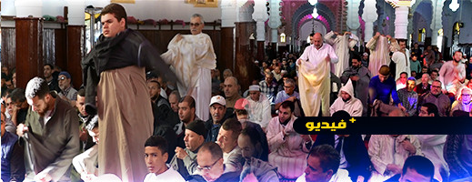 فيديو.. هذه أسباب قلب الملابس أثناء أداء صلاة الاستسقاء فيديو.. هذه أسباب قلب الملابس أثناء أداء صلاة الاستسقاء