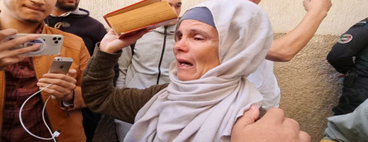 محسن يهدي شقة لأسرة "حكيم الضرير" ساعة بعد طردها من منزلها بأزغنغان محسن يهدي شقة لأسرة "حكيم الضرير" ساعة بعد طردها من منزلها بأزغنغان