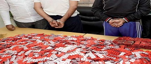 إيقاف شخصين حاولا تهريب المخدرات عبر رحلة بحرية