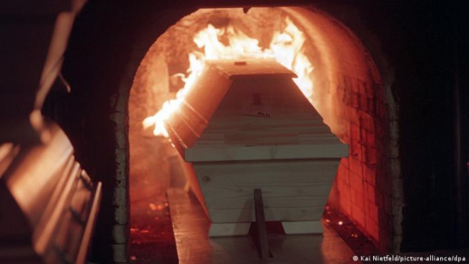 حتى لا تحرق جثتها.. القنصلية المغربية تبحث عن أقارب سيدة توفيت بألمانيا حتى لا تحرق جثتها.. القنصلية المغربية تبحث عن أقارب سيدة توفيت بألمانيا