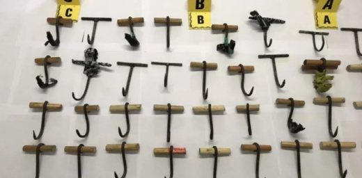 بحوزتهم معدات حديدية للتسلق.. إيقاف 10 مرشحين للهجرة باقتحام السياج بحوزتهم معدات حديدية للتسلق.. إيقاف 10 مرشحين للهجرة باقتحام السياج