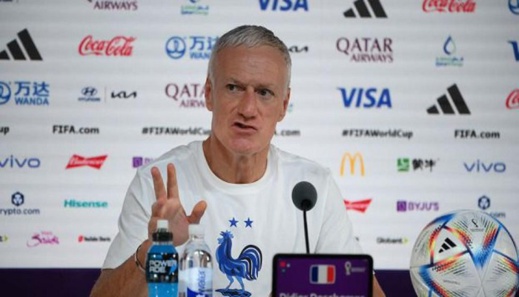 مدرب المنتخب الفرنسي يريد حلا لصلابة دفاع الأسود