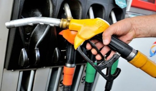 أسعار المحروقات تشهد تراجعا طفيفا بمحطات الوقود