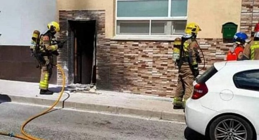 نزاع حول الإرث يدفع مغربيا إلى إضرام النار في أعمامه وابنة أخته بمليلية نزاع حول الإرث يدفع مغربيا إلى إضرام النار في أعمامه وابنة أخته بمليلية