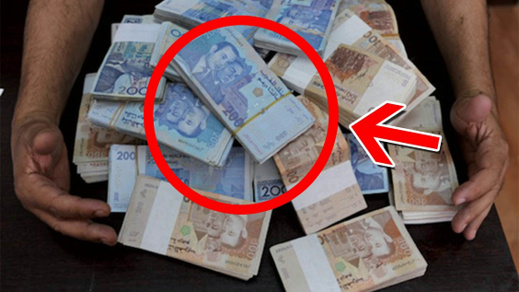 مرة أخرى.. سائق طاكسي يعثر على حقيبة بها ملايين ويعيدها لصاحبها مرة أخرى.. سائق طاكسي يعثر على حقيبة بها ملايين ويعيدها لصاحبها