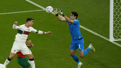 بعد ريال مدريد والبايرن.. بونو مطلوب في فريق إنجليزي عريق  بعد ريال مدريد والبايرن.. بونو مطلوب في فريق إنجليزي عريق