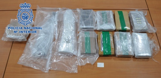 تنشط مع شبكة إجرامية بالمغرب.. اعتقال سيدة حاولت إدخال9.5 كلغ من الكوكايين لمليلية تنشط مع شبكة إجرامية بالمغرب.. اعتقال سيدة حاولت إدخال9.5 كلغ من الكوكايين لمليلية