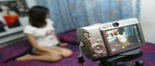 ضمنهم راقي ومستشار جماعي ومتزوجة.. محكمة الدريوش تأمر بمتابعة المتورطين في تصوير وتسريب فيديو حميمي ضمنهم راقي ومستشار جماعي ومتزوجة.. محكمة الدريوش تأمر بمتابعة المتورطين في تصوير وتسريب فيديو حميمي