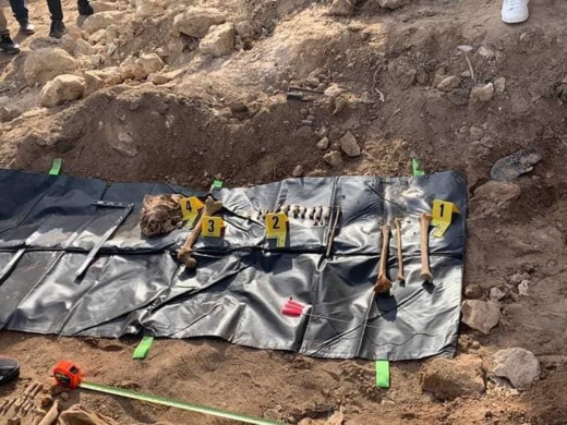 صور.. هذه بقايا العظام البشرية التي تم العثور عليها في منزل كان يأوي متطرفين بالعروي صور.. هذه بقايا العظام البشرية التي تم العثور عليها في منزل كان يأوي متطرفين بالعروي