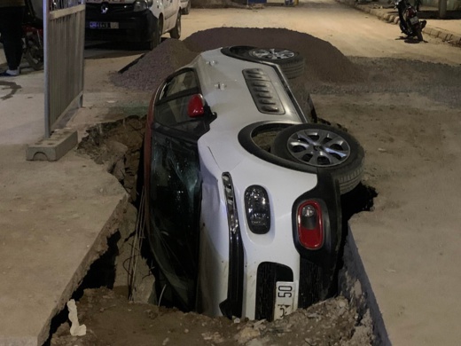 صور.. حادثة سير غريبة بالناظور تتسبب في خسائر مادية صور.. حادثة سير غريبة بالناظور تتسبب في خسائر مادية