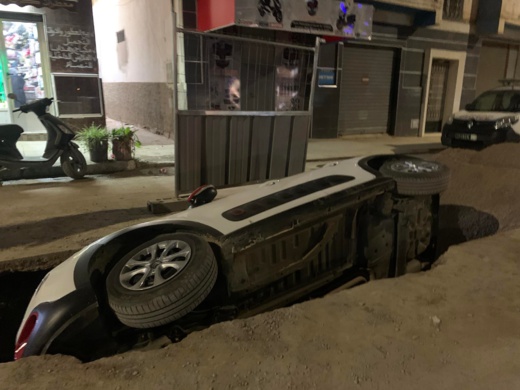 صور.. حادثة سير غريبة بالناظور تتسبب في خسائر مادية صور.. حادثة سير غريبة بالناظور تتسبب في خسائر مادية