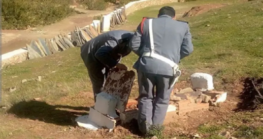 توقيف شخص نبش قبر سيدة مسنة ليعبث بجثتها توقيف شخص نبش قبر سيدة مسنة ليعبث بجثتها