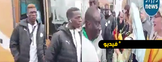 شاهدوا.. استقبال مثير لمنتخب السينغال بالجزائر يثير سخرية عارمة شاهدوا.. استقبال مثير لمنتخب السينغال بالجزائر يثير سخرية عارمة