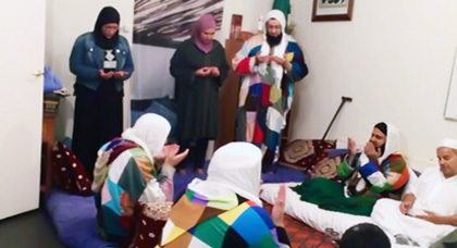 يهودية وهولندية تعلنان إسلامها بالزاوية الكركرية بهولندا