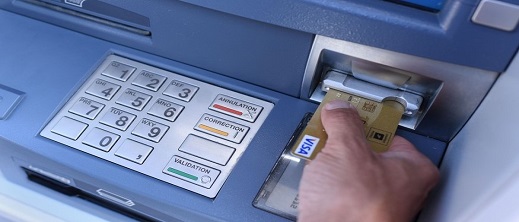 الحكومة تسعى لإقرار سياسة من شأنها أن تسمح بالاطلاع على الحسابات المصرفية للمغاربة في الخارج الحكومة تسعى لإقرار سياسة من شأنها أن تسمح بالاطلاع على الحسابات المصرفية للمغاربة في الخارج