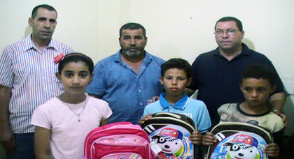 جمعية سلوان الثقافية وجمعية أنوال الخيرية يوزعان الأدوات المدرسية على اليتامى المتكفل بهم